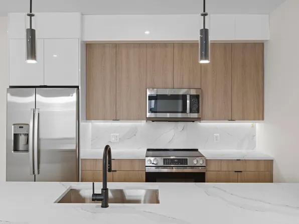 4525 Bergenwood Avenue image 3 of 12