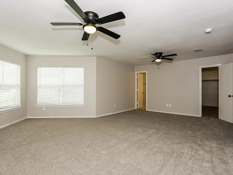 629 Gibson St — Photo 10