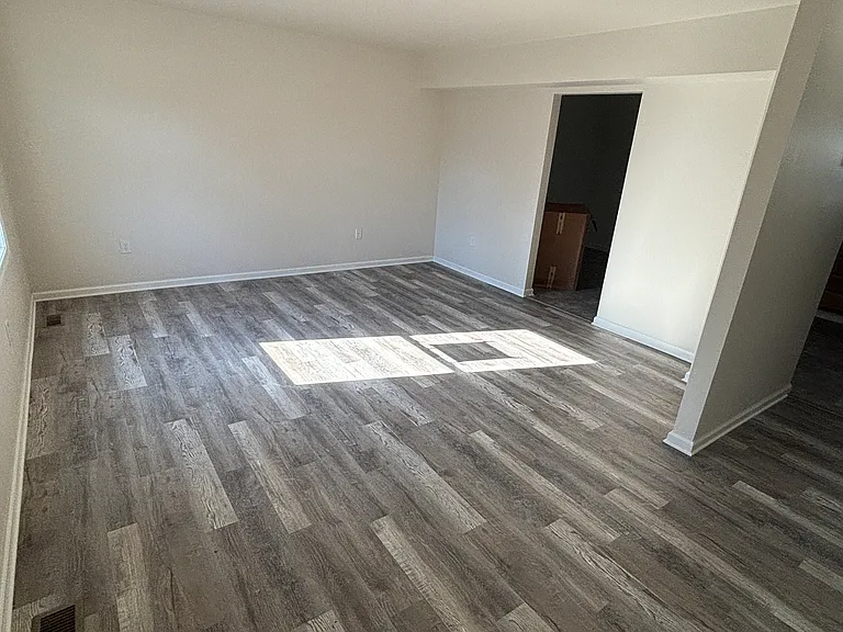 679 W Main St — Photo 2