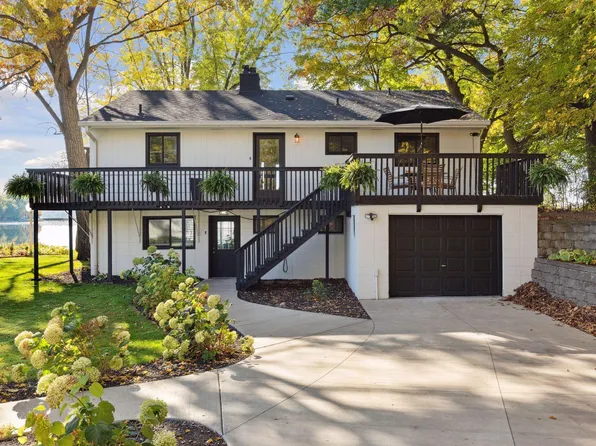 9059 N Shore Trl N, Forest Lake, MN 55025