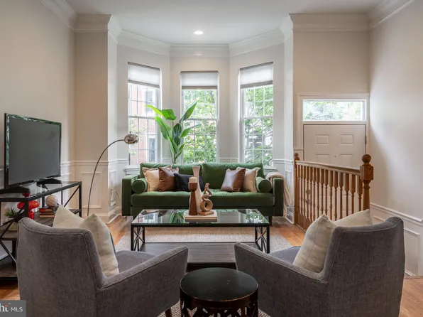 2242 Fitzwater St, Philadelphia, PA 19146