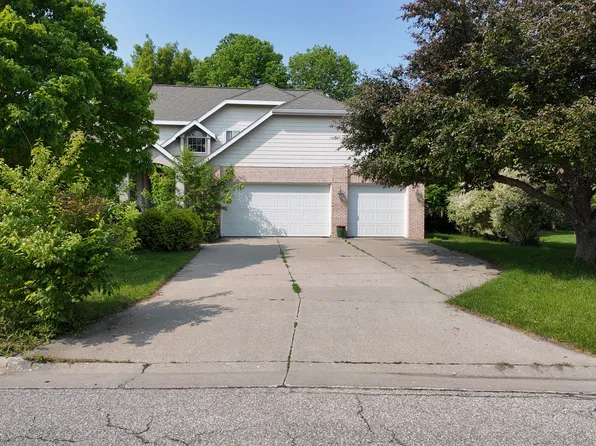 2727 Valley View Rd, Ames, IA 50014