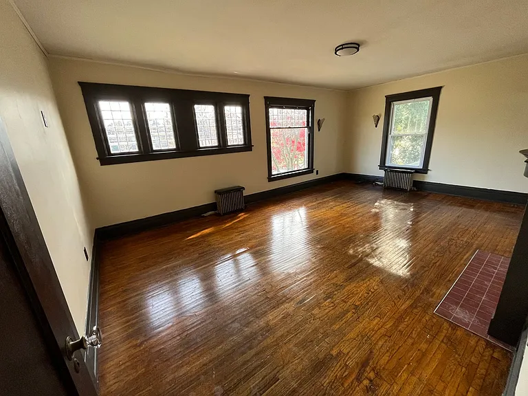 896 Grove St #900 — Photo 5