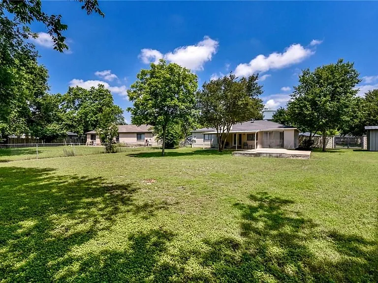 1105 Green Meadow Dr — Photo 20