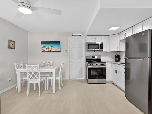 4th image of 2305 Tamarind Dr APT 9