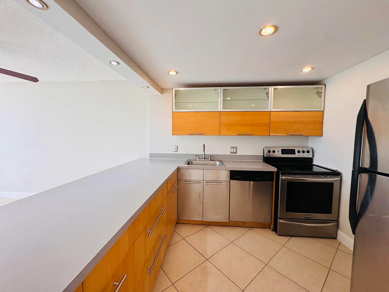 2 bed, 2.0 bath, 960 sqft, $1,800 — Photo 3