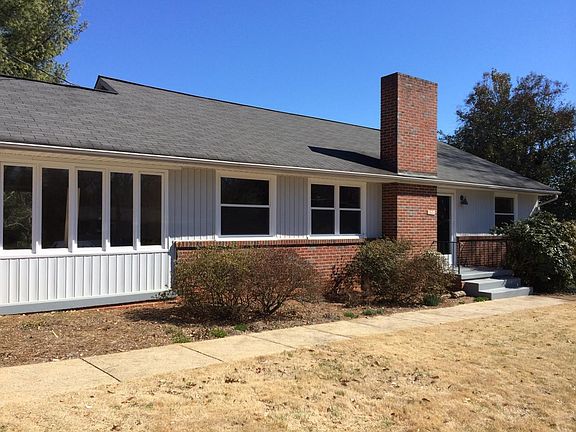 1953 Ranch with new windows!