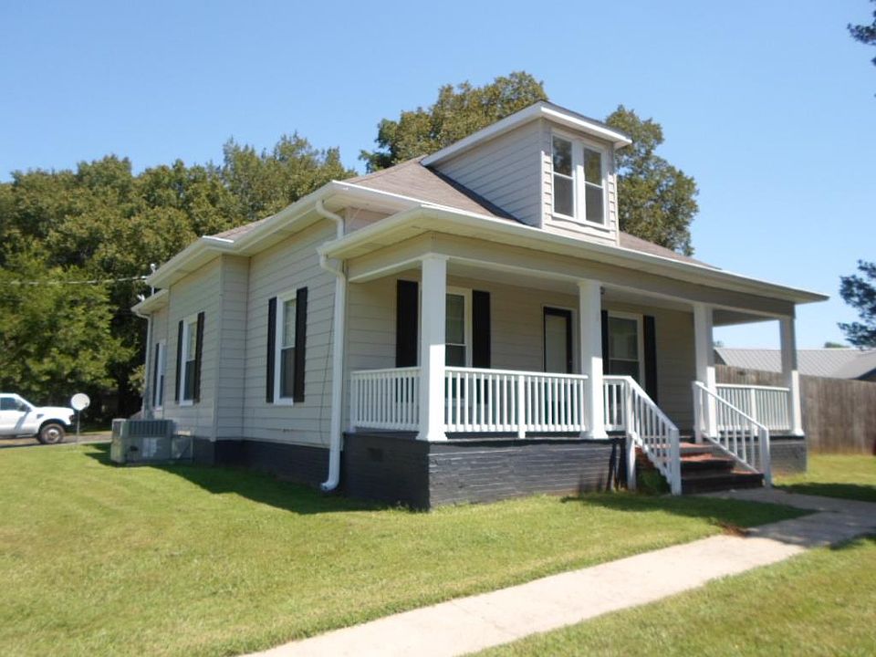 1st image of 502 Lewis Ave