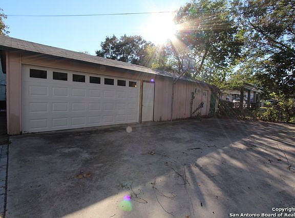 3rd image of 234 E Woodlawn Ave