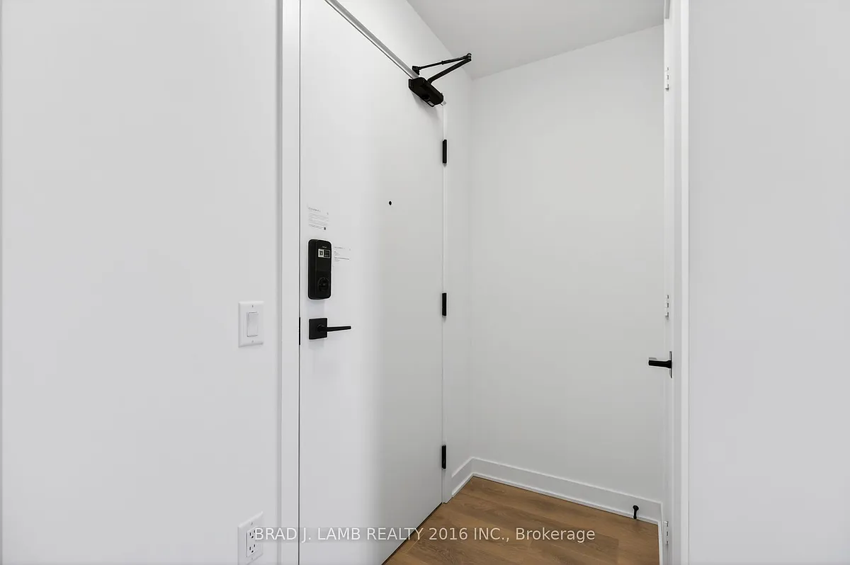 Building Photo - 1185 Dupont St #624