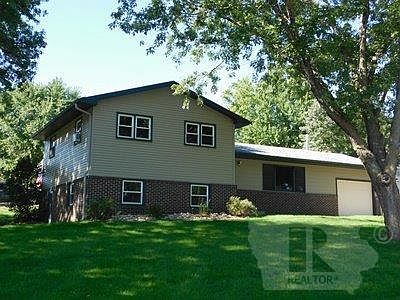 2nd image of 801 S Park Dr