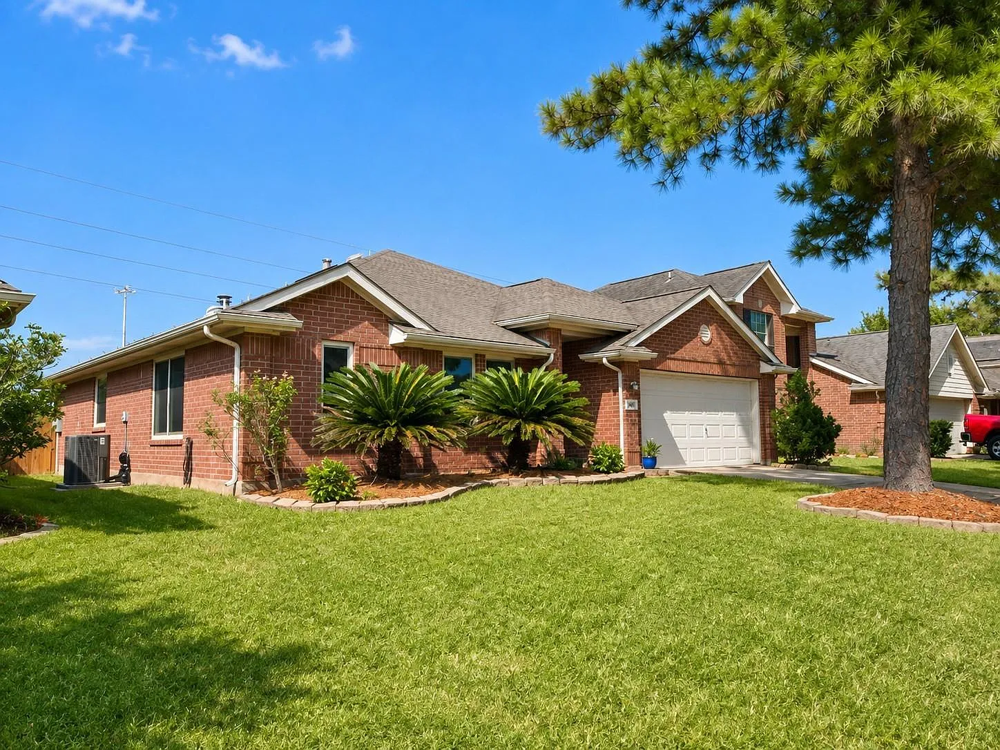 3 bed, 2.0 bath, 1690 sqft, $2,100 — Photo 1