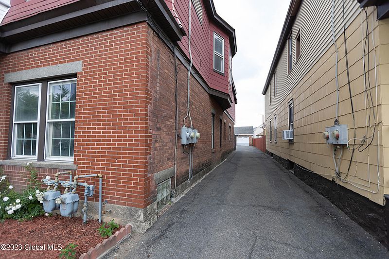 3rd image of 1239 Crane Street