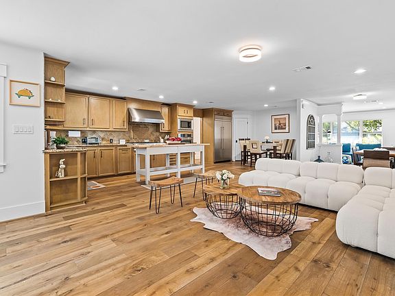 2nd image of 3902 Colquitt St