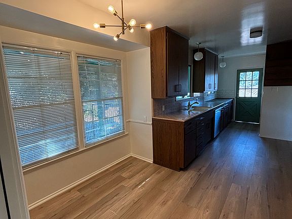 5th image of 10413 Glory Ave #10413