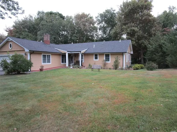 1 Date Ct, Mount Sinai, NY 11766