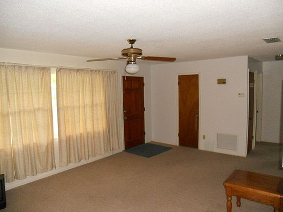 3rd image of 447 NE 2nd Ave