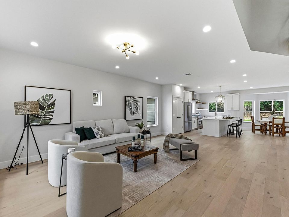 1st image of 13 Autumn Oaks Dr