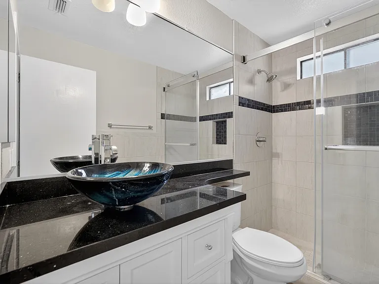 1123 S Villa Way — Photo 16