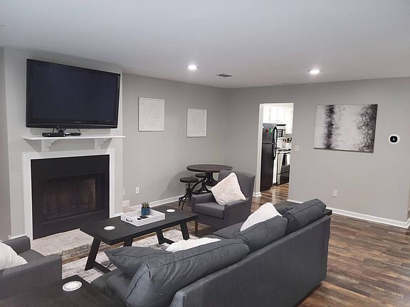3rd image of 301 Bainbridge Dr