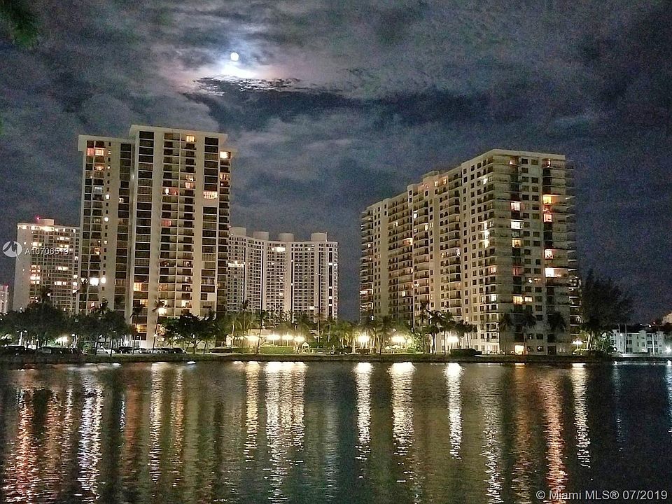 1st image of 18181 NE 31st Ct APT 808