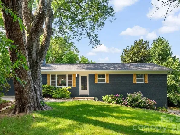 28 Pine Ln, Asheville, NC 28806