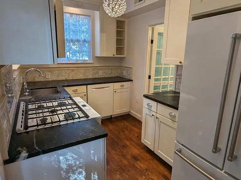4910 Crescent St — Photo 18