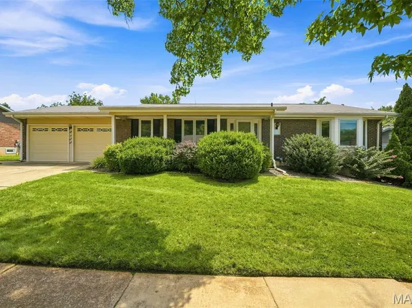 5288 Bloomfield Dr, Saint Louis, MO 63129