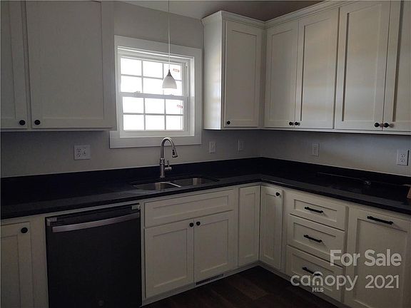 3rd image of 116 Richmond Ct