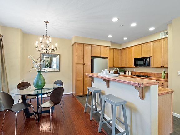 3rd image of 356 Adeline Ave