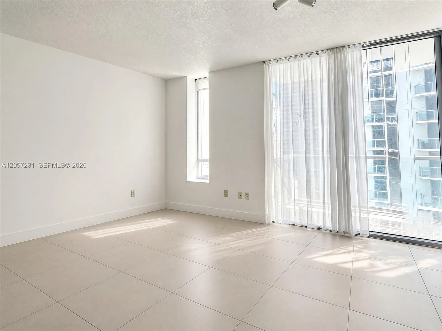 1060 Brickell Condo — Photo 2