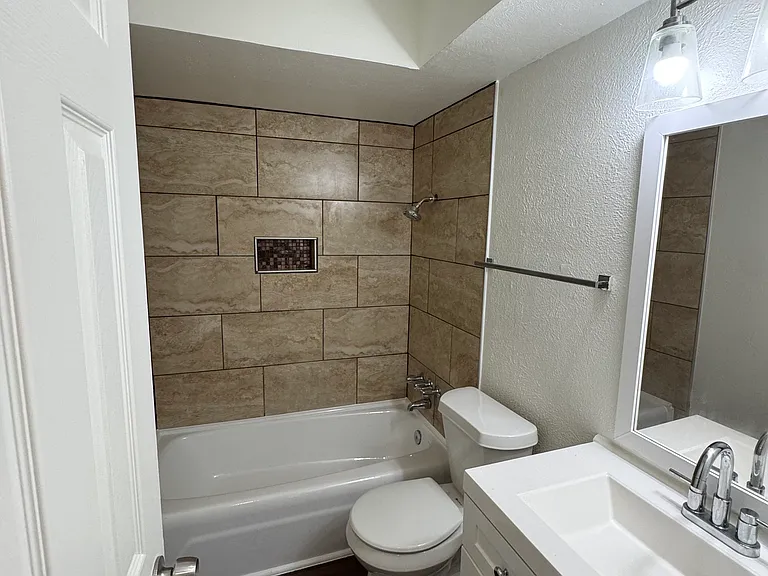 3508 Silverhill Dr — Photo 8