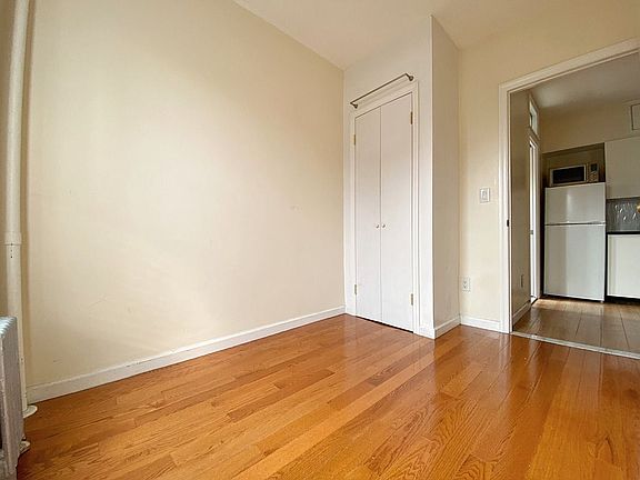 5th image of 52 Henry St #5