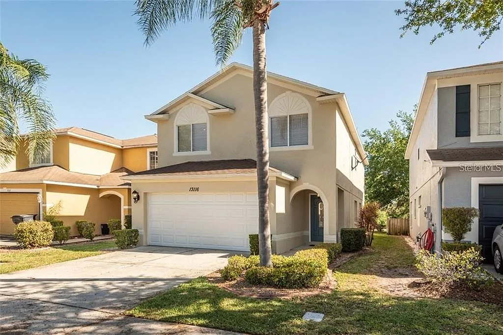 4 bed, 2.5 bath, 2130 sqft, $2,400 — Photo 2