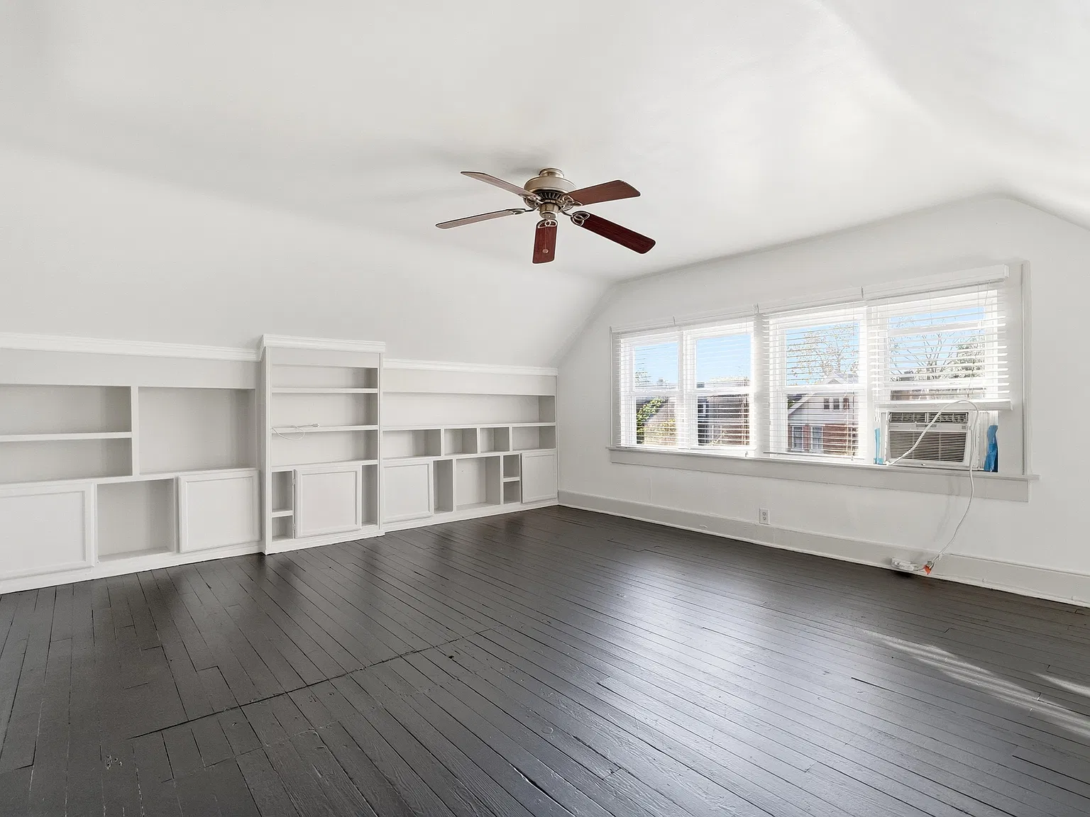 1 bed, 900 sqft, $1,100 — Photo 1