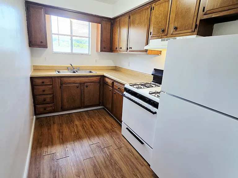111 Pine Dr — Photo 12