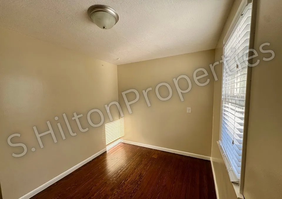 3 bed, 1.5 bath, 1125 sqft, $2,450 — Photo 4