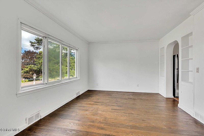 4th image of 211 Shaker Road