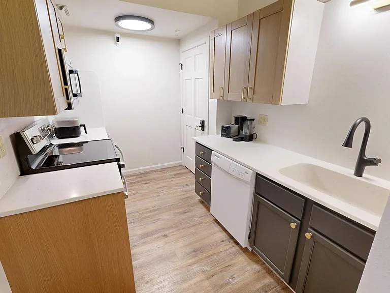 542 Benson Avenue Sw Ensuite #116 — Photo 8