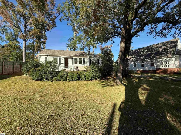 503 Calvert Ave, Clinton, SC 29325