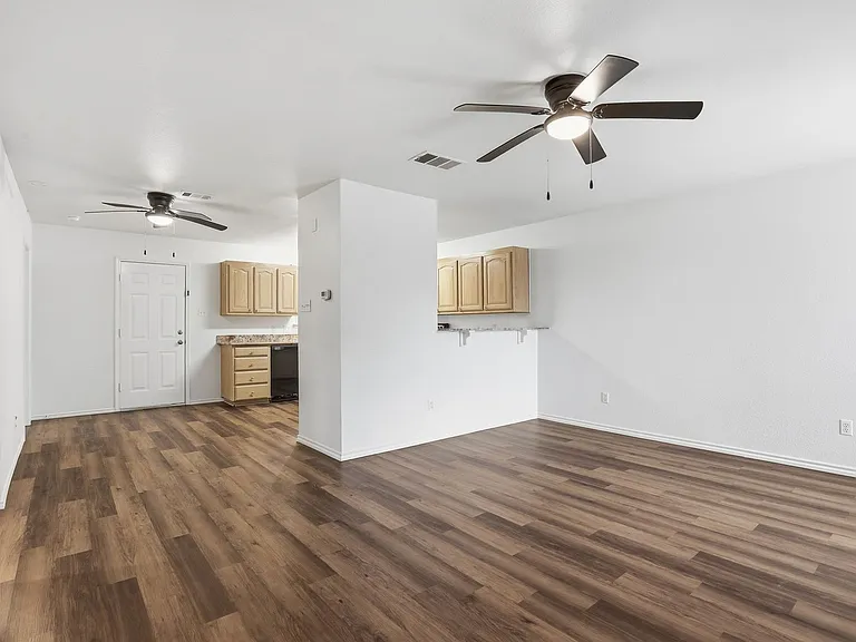 1502 Sharron Ct — Photo 43