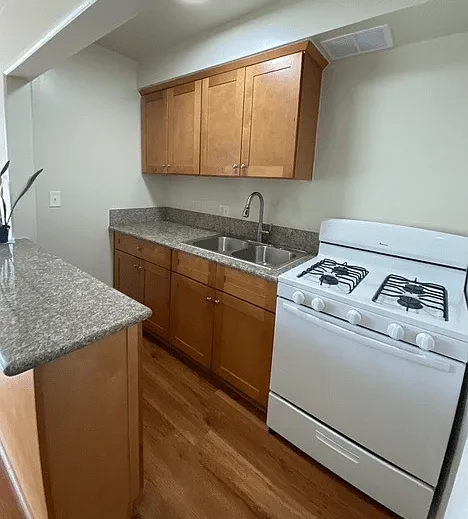4620 Coliseum — Photo 6