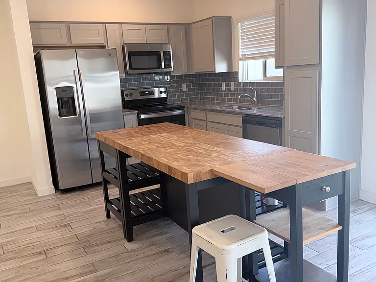2236 W Laurie Ln — Photo 5