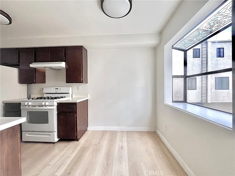 598 W Huntington Dr #C — Photo 8
