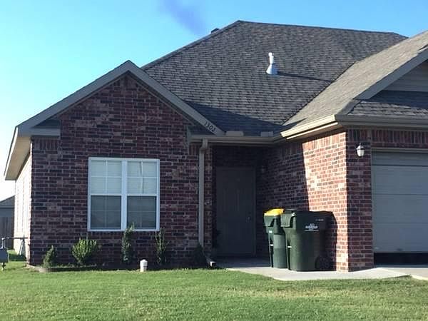 Clean, quiet, inviting neighborhood!