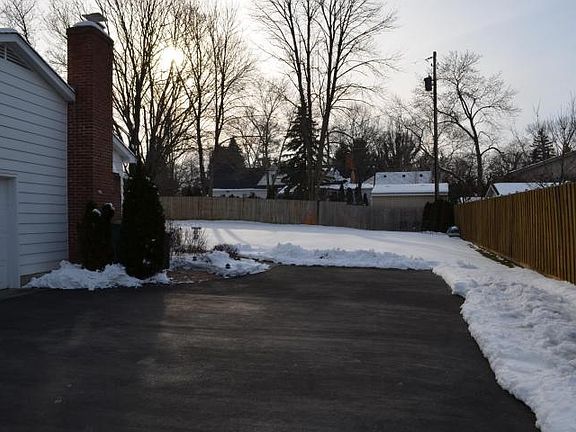 3rd image of 4135 Rowanne Ct