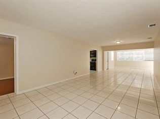 501 NE 164th St, Miami, FL 33162