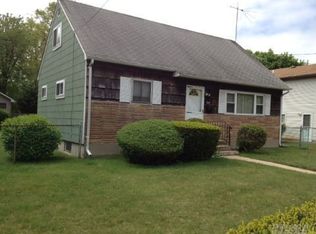 806 Prescott Pl, West Babylon, NY 11704
