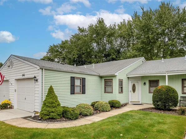 142 Knolls Drive #142, Stony Brook, NY 11790