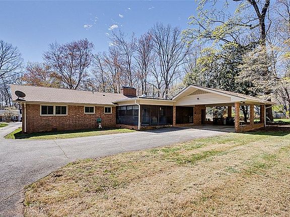 4th image of 215 Pineburr Rd